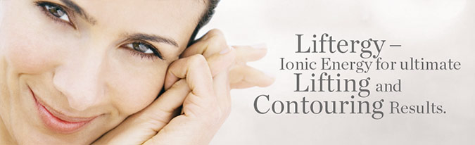 With age, facial contours lose definition. The eye zone in particular loses its youthfulness.
